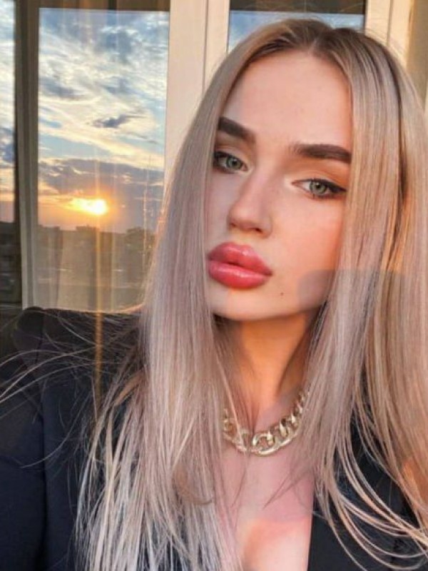 Эмилия привлекательная девушка из Каменск-шахтинский цена от 4000 руб